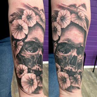 Kallo ja kukkasia🌸💀
-Sami

#skulltattoo #flowertattoo #realistictattoo #blackandgreytattoo #sleevetattoo #rottentattoostudio #tattoo #tattooideas #tattooinspiration #tattoos #tattooart #tattooed #tattooartist #tattoolife #tattoosleeve #tattoorealistic #kwadronneedles #equlizertattoopen #tatuointi #tatuointikuopio#criticaltorque #tatuointikuopio