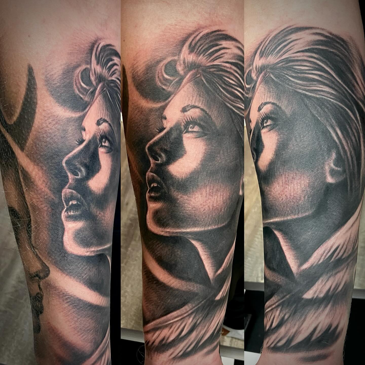 Enkeli jutskia👼🏻
-Sami

#angel #angeltattoo #angeltattoos #realistictattoo #blackandgreytattoo #sleevetattoo #rottentattoostudio #tattoo #tattooideas #tattooinspiration #tattoos #tattooart #tattooed #tattooartist #tattoolife #tattoosleeve #tattoorealistic #kwadronneedles #equlizertattoopen #tatuointi #tatuointikuopio#criticaltorque #tatuointikuopio